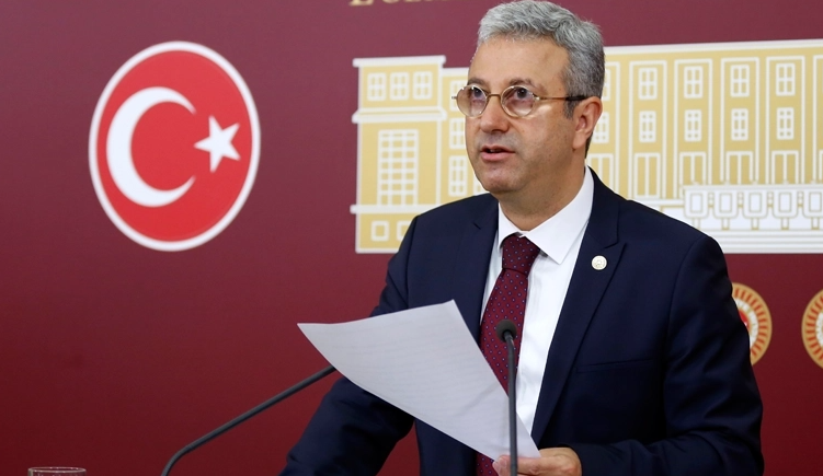 CHP ‘TEK YÜREK’ KAMPANYASINDA TOPLANAN 115 MİLYARI MECLİSE TAŞIDI