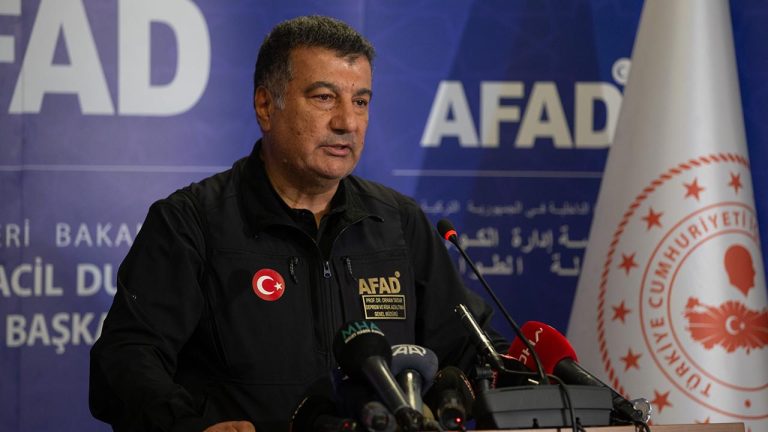 ORHAN TATAR: DEPREM BÖLGESİNDE 110 KÖY TAHLİYE EDİLDİ