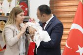 BAŞKAN YILMAZ, DEPREMZEDE BEBEK GAYE İLAY VE MİNİK AĞABEYİ TOPRAK İLE BULUŞTU