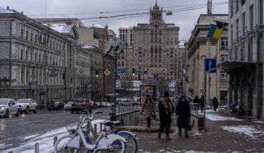 UKRAYNA’NIN BAŞKENTİ KİEV GÜNE PATLAMA SESLERİYLE BAŞLADI