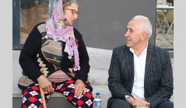 BAŞKAN GÜLTAK DEPREMZEDE AİLELERİ YALNIZ BIRAKMIYOR