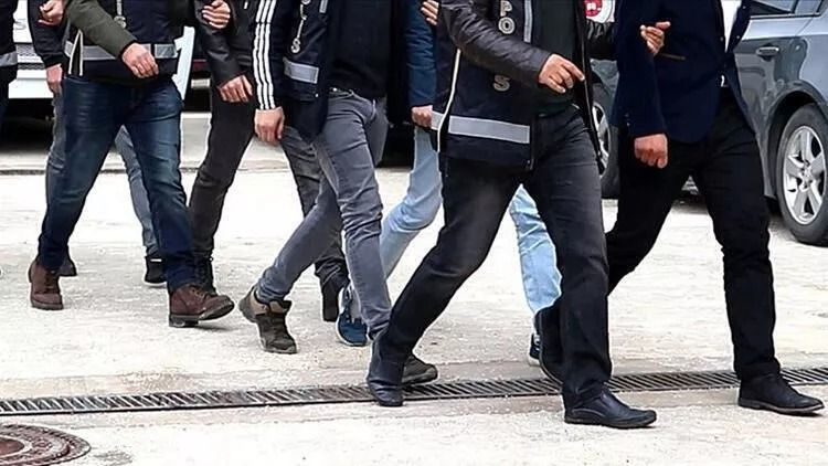 MERSİN’DE DOLANDIRICILIK İDDİASIYLA YAKALANAN 3 ZANLIDAN 1’İ TUTUKLANDI
