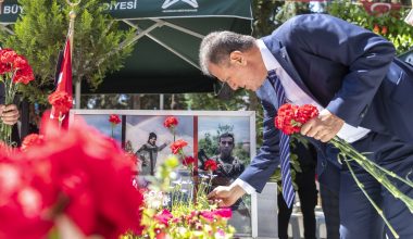 BAŞKAN SEÇER, RAMAZAN BAYRAMI AREFESİNDE ŞEHİTLİĞİ ZİYARET ETTİ