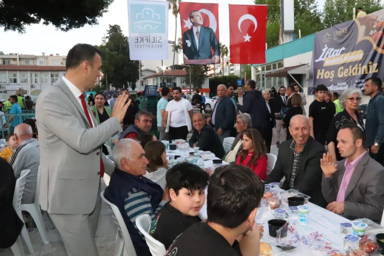 BAŞKAN ALTUNOK, VATANDAŞLARLA İFTAR AÇTI
