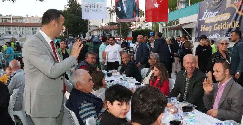 BAŞKAN ALTUNOK, VATANDAŞLARLA İFTAR AÇTI