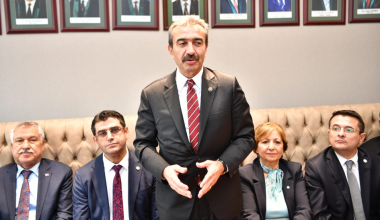 ÇUKUROVA BELEDİYE BAŞKANI SONER ÇETİN: SEÇİM GÜNÜ AVUKAT ARKADAŞLARIMIZA DA BÜYÜK GÖREV DÜŞÜYOR