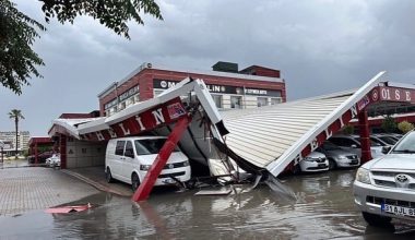 ADANA’DA SAĞANAK VE DOLU ETKİLİ OLDU: YOLLAR GÖLE DÖNDÜ