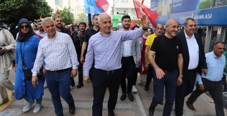 AKDENİZ BELEDİYE BAŞKANI GÜLTAK’TAN ÇAĞRI; “SANDIĞA GİDEREK DEMOKRATİK HAKKIMIZI MUTLAKA KULLANALIM”