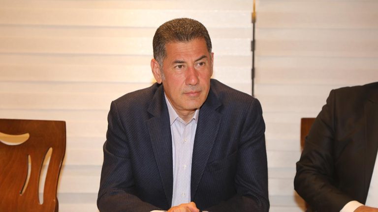SEÇİM OTOBÜSÜ SALDIRIYA UĞRAYAN SİNAN OĞAN’DAN CHP’LİLERE ‘KINAMA’ ÇAĞRISI