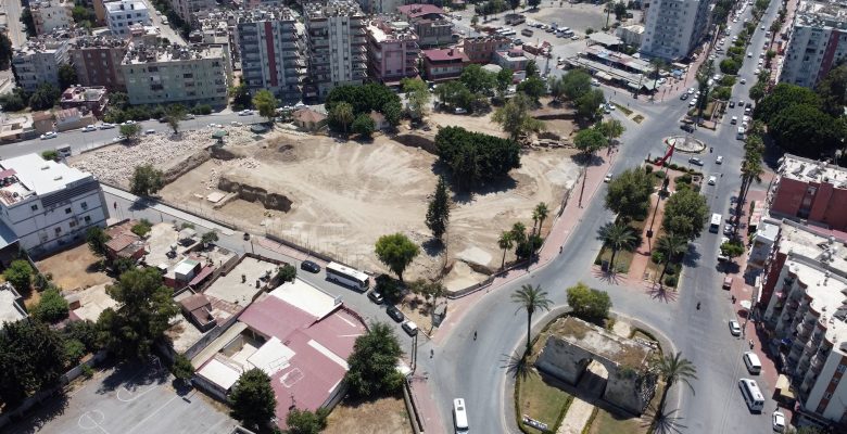 TARSUS KENT MEYDANI ÇALIŞMALARI SÜRÜYOR