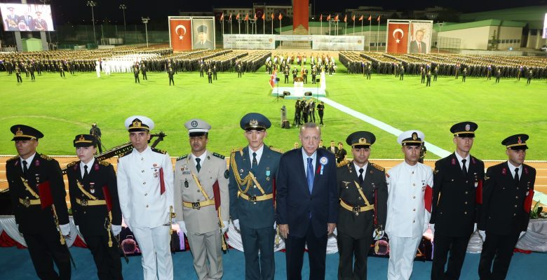 CUMHURBAŞKANI ERDOĞAN: TÜRKİYE’Yİ MÜLTECİ AKINIYLA KÖŞEYE SIKIŞTIRMA ÇABALARINI BOŞA ÇIKARIYORUZ