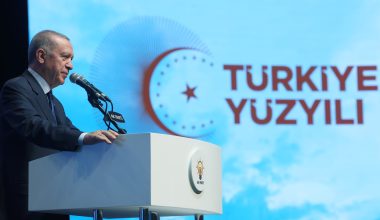 CUMHURBAŞKANI ERDOĞAN: AK PARTİ, YASAKLARIN KARABASAN GİBİ ÇÖKTÜĞÜ TÜRKİYE’YE UMUDUN ADI OLMUŞTUR