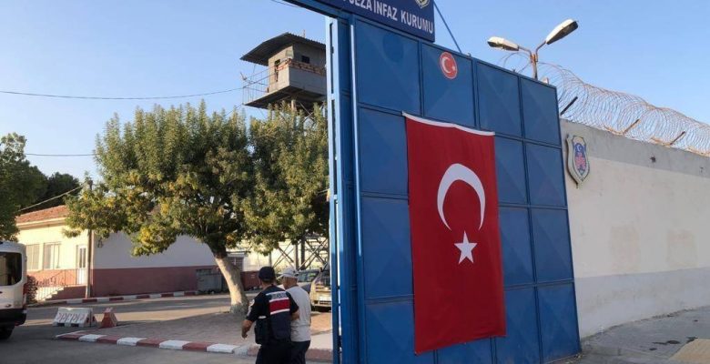 JANDARMA 16 YILDIR ARANAN CİNAYET ŞÜPHELİSİNİ YAKALADI