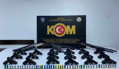 MERSİN’DE SİLAH VE UYUŞTURUCU OPERASYONU: 23 SİLAH VE 15 BİN 456 ADET SENTETİK ECZA HAPI ELE GEÇİRİLDİ