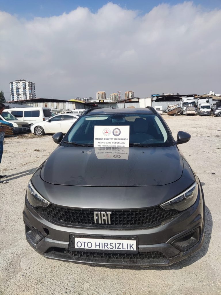 MERSİN’DE OTO HIRSIZLIK ÇETESİ ÇÖKERTİLDİ