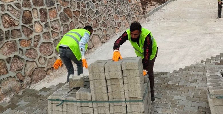 TOROSLAR BELEDİYESİ, MERKEZDE VE YÜKSEK KESİMLERDE ÜST YAPI ÇALIŞMALARINI ARALIKSIZ SÜRDÜRÜYOR
