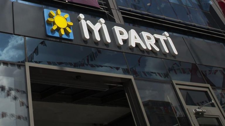 İYİ PARTİ’DE İSTİFALAR SÜRÜYOR: ANTALYA İL YÖNETİMİNDEN 6 KİŞİ DAHA İSTİFA ETTİ