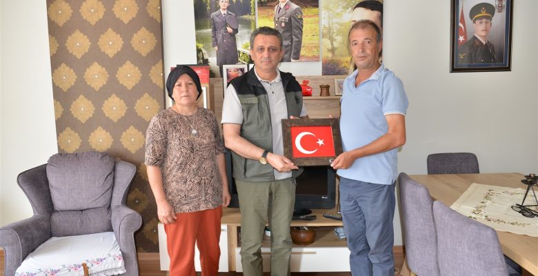 MERSİN ORMAN BÖLGE MÜDÜRÜ RİFAT ATAŞ’TAN ŞEHİT AİLESİNE ZİYARET