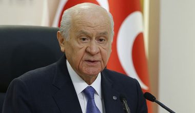 MHP LİDERİ BAHÇELİ’DEN, MERSİN’DEKİ PKKLILARIN HALAYINA SERT TEPKİ: DEM’Lİ HAİNLER ŞIMARIKLIKLARININ SONUCUNA KATLANACAK!