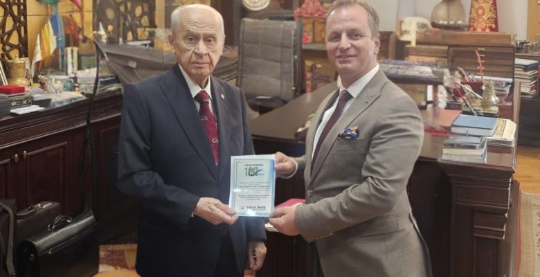 BAŞKAN ÖNGE, MHP GENEL BAŞKANI DEVLET BAHÇELİ’YE 100.YIL ETKİNLİKLERİNİN DAVETİYESİNİ TAKDİM ETTİ