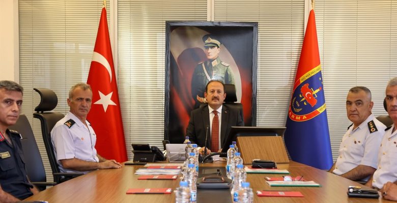 VALİ ALİ HAMZA PEHLİVAN BAŞKANLIĞINDA, İL JANDARMA KOMUTANLIĞI’NDA GÜVENLİK VE ASAYİŞ DEĞERLENDİRME TOPLANTISI GERÇEKLEŞTİRİLDİ