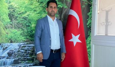 MANSUR YAVAŞ ANKARA’DAN AYAĞININ TOZUYLA MUT’A ADAM DÖVDÜRMEYE GELMİŞ!