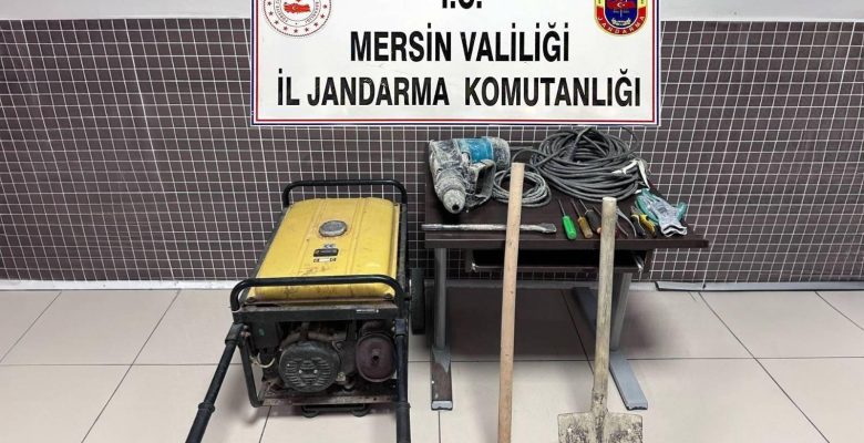 DEFİNE ARAYAN ŞAHISLAR JANDARMAYA YAKALANDI