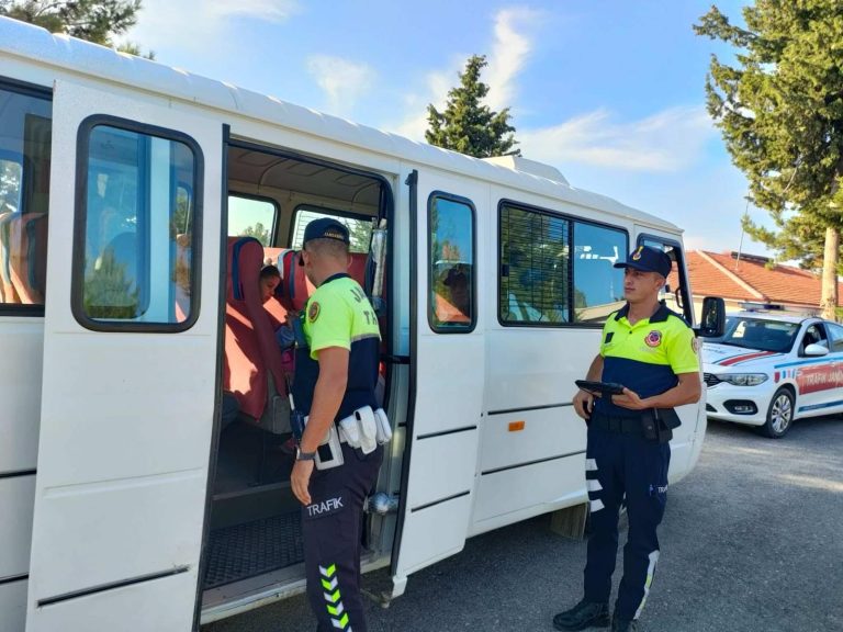 MERSİN JANDARMASI 617 OKUL SERVİSİNİ DENETLEDİ