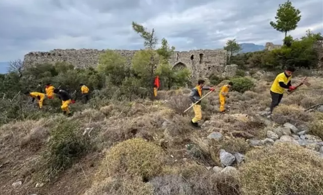 BOZYAZI SOFTA KALESİ’NDE ÇEVRE TEMİZLİĞİ YAPILDI