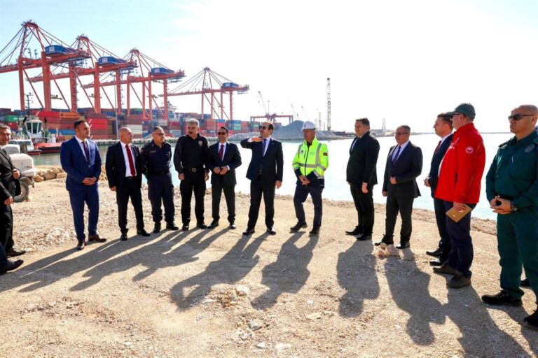 MERSİN LİMANINDA GENİŞLEME ÇALIŞMALARI DEVAM EDİYOR