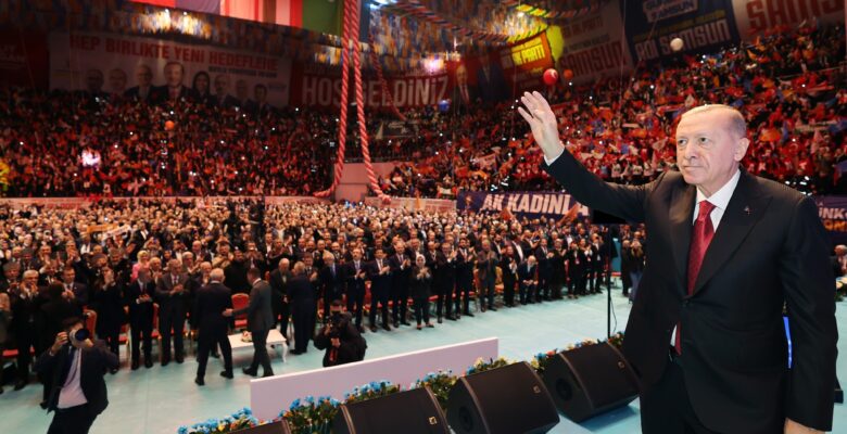 ERDOĞAN SAMSUN’DA BÖLÜCÜLERE SESLENEREK NET KONUŞTU: YA SİLAH BIRAKACAKLAR YA GÖMÜLECEKLER