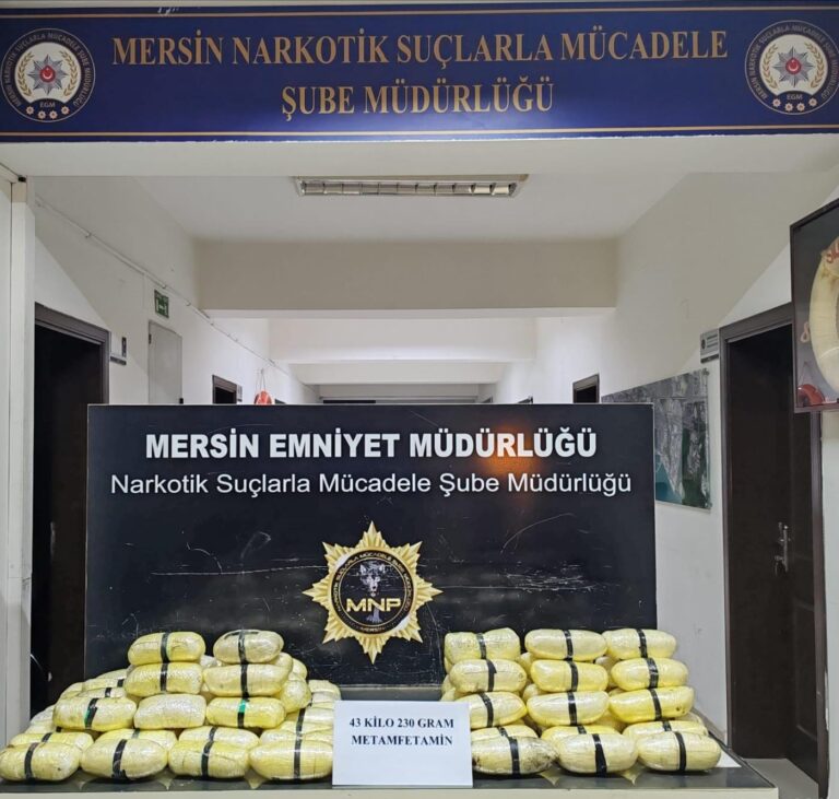 DORSENİN ÇEŞİTLİ YERLERİNE ZULALANMIŞ VAZİYETTE: TOPLAM 43 KİLO 720 GRAM METAMFETAMİN ELE GEÇİRİLDİ
