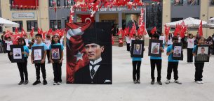 MERSİN VALİSİ ATİLLA TOROS, ŞEHİT JANDARMA UZMAN ÇAVUŞ ASIM TÜRKEL’İ ANMA VE ŞEHİT ASIM TÜRKEL İLKOKULU TEMSİLİ AÇILIŞ PROGRAMINA KATILDI