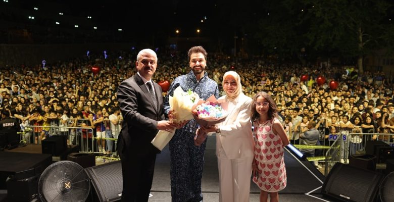 POZANTI’DA SEFO RÜZGARI ESTİ: KURTULUŞUN 105’İNCİ YILI BİNLERCE KİŞİNİN KATILIMIYLA DOLU DOLU KUTLANDI