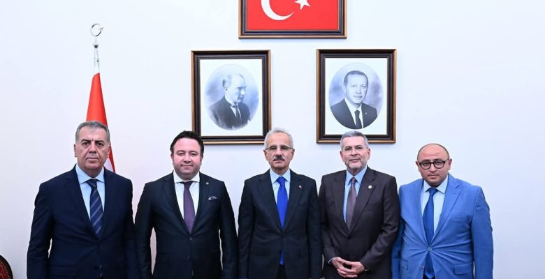 ERDEMLİ, BİRKEZ DAHA ULAŞTIRMA BAKANINA GİTTİ: TIRTAR BAĞLANTI YOLU PROJESİ YENİDEN DEĞERLENDİRİLEBİLİR 