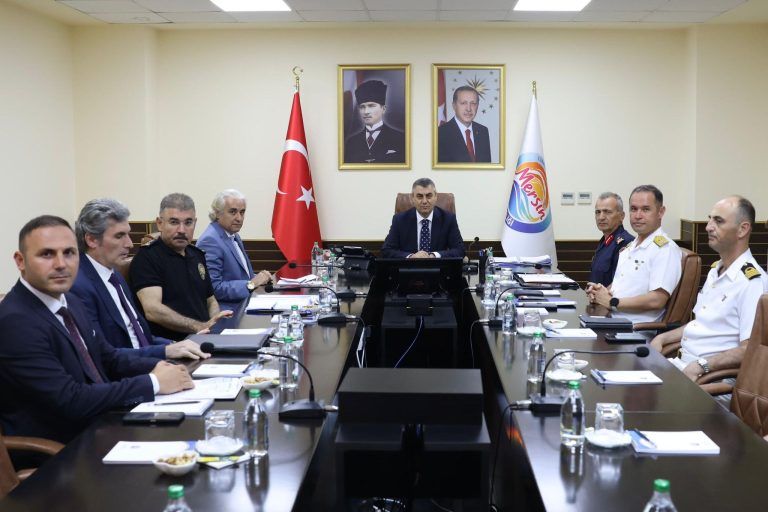 MERSİN VALİSİ ATİLLA TOROS BAŞKANLIĞINDA, GÜVENLİK VE ASAYİŞ DEĞERLENDİRME TOPLANTISI GERÇEKLEŞTİRİLDİ   