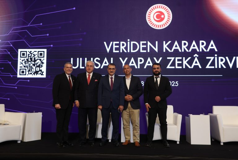 MİLLETVEKİLİ UYSAL ‘YAPAY ZEKA HAYATIMIZI NASIL DEĞİŞTİRECEK? YAPAY ZEKAYA DAİR GELECEK SENARYOLARI’ PANELİNE MODERATÖRLÜK YAPTI