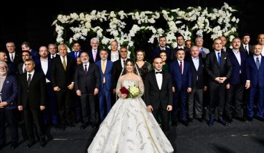 BURDUR’UN AĞABEYİ BAYRAM ÖZÇELİK, AK PARTİ ADANA İL BAŞKANI DAĞLI’NIN MUTLU GÜNÜNDE YANINDA OLDU