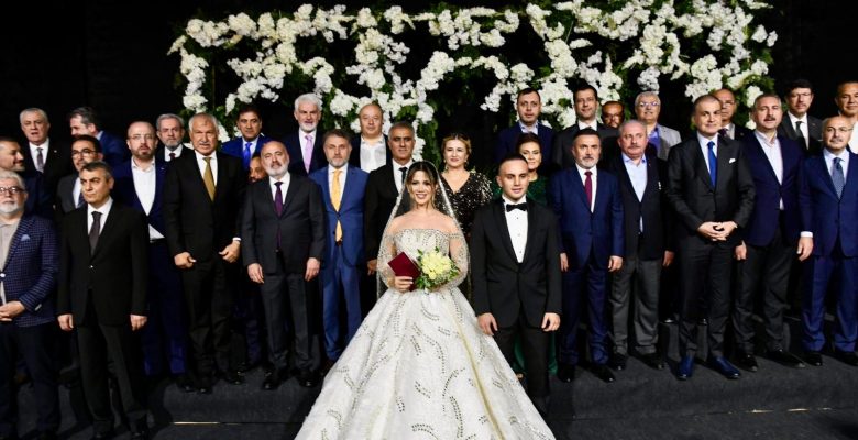 BURDUR’UN AĞABEYİ BAYRAM ÖZÇELİK, AK PARTİ ADANA İL BAŞKANI DAĞLI’NIN MUTLU GÜNÜNDE YANINDA OLDU