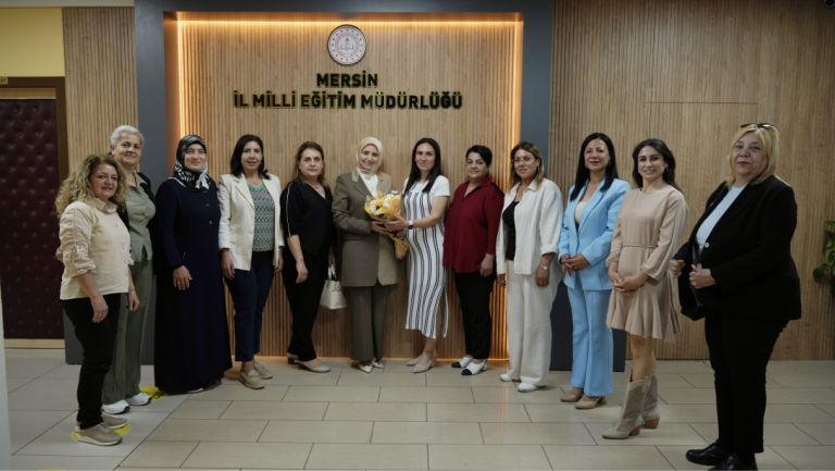 KADIN MUHTARLAR, İL MİLLÎ EĞİTİM MÜDÜRÜ FAZİLET DURMUŞ’U MAKAMDA ZİYARET ETTİ