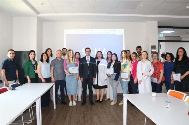 MERSİN’DE “SAĞLIKLI TÜRKİYE YÜZYILI” PROGRAMI KAPSAMINDA SAĞLIK ELÇİLERİ YETİŞİYOR
