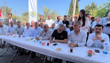 MHP MERSİN MİLLETVEKİLİ DR. LEVENT UYSAL, TARSUS VE ERDEMLİ’DE 2B ARAZİLERİYLE İLGİLİ DEĞERLENDİRME TOPLANTISINA KATILDI MHP MERSİN MİLLETVEKİLİ DR. LEVENT UYSAL, TARSUS VE ERDEMLİ’DE 2B ARAZİLERİYLE İLGİLİ DEĞERLENDİRME TOPLANTISINA KATILDI