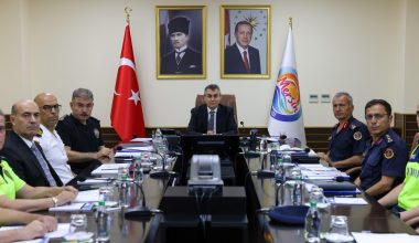 MERSİN VALİSİ ATİLLA TOROS BAŞKANLIĞINDA, GÜVENLİK VE ASAYİŞ DEĞERLENDİRME TOPLANTISI GERÇEKLEŞTİRİLDİ