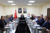 MERSİN VALİSİ ATİLLA TOROS BAŞKANLIĞINDA, YÜRÜTÜLEN PROJELER HAKKINDA DEĞERLENDİRME VE KOORDİNASYON TOPLANTISI GERÇEKLEŞTİRİLDİ