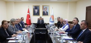 MERSİN VALİSİ ATİLLA TOROS BAŞKANLIĞINDA, YÜRÜTÜLEN PROJELER HAKKINDA DEĞERLENDİRME VE KOORDİNASYON TOPLANTISI GERÇEKLEŞTİRİLDİ
