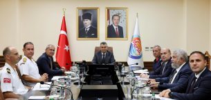 MERSİN VALİSİ ATİLLA TOROS BAŞKANLIĞINDA GÜVENLİK VE ASAYİŞ DEĞERLENDİRME TOPLANTISI YAPILDI