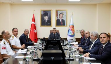 MERSİN VALİSİ ATİLLA TOROS BAŞKANLIĞINDA GÜVENLİK VE ASAYİŞ DEĞERLENDİRME TOPLANTISI YAPILDI