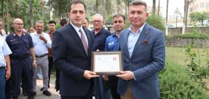 KARAİSALI BELEDİYE BAŞKANI BEKİR ŞİMŞEK, İLÇEDE GÖREV SÜRESİ DOLAN KAYMAKAM MUHAMMED ALİ ÇELİK’İ UĞURLADI