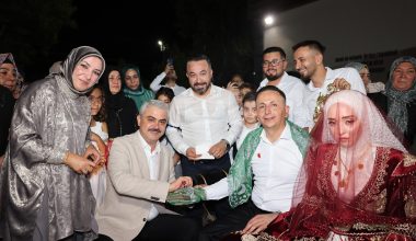POZANTI BELEDİYE BAŞKANI ALİ AVAN, BELEDİYE PERSONELİ ÇİFTİN NİKAHINI KIYDI
