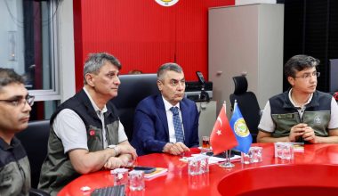 MERSİN VALİSİ ATİLLA TOROS, ORMAN BÖLGE MÜDÜRLÜĞÜ ‘YANGIN YÖNETİM MERKEZİ’NDE İNCELEMELERDE BULUNDU